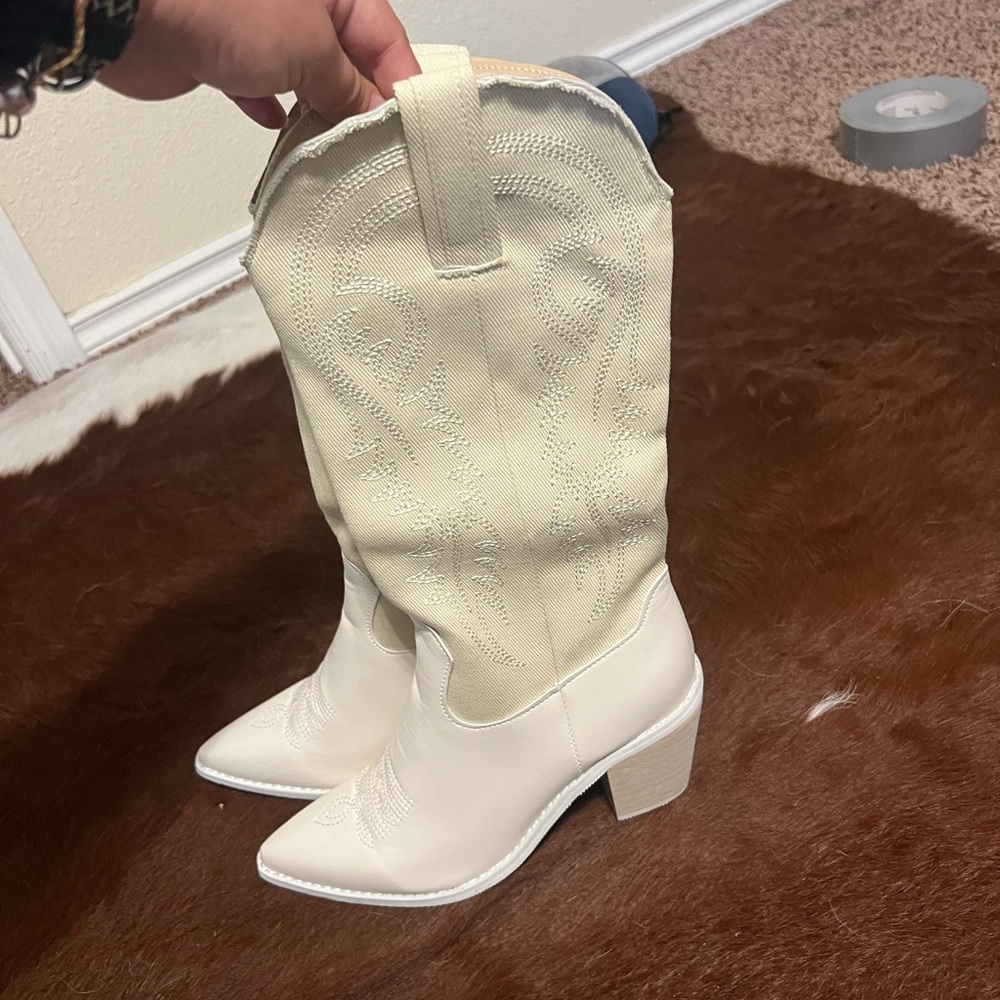 Boots - Picture 3 of 4